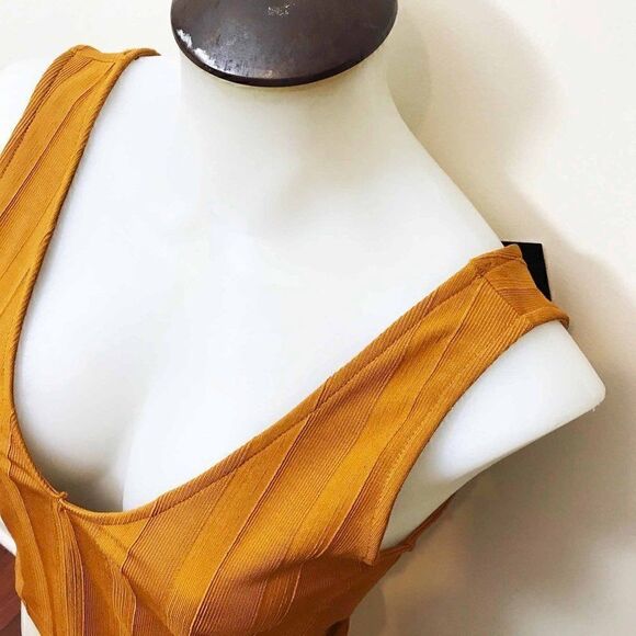 𝅺nwt Zara Ribbed V Neck Tank 💚🌻 - Picture 3 of 6